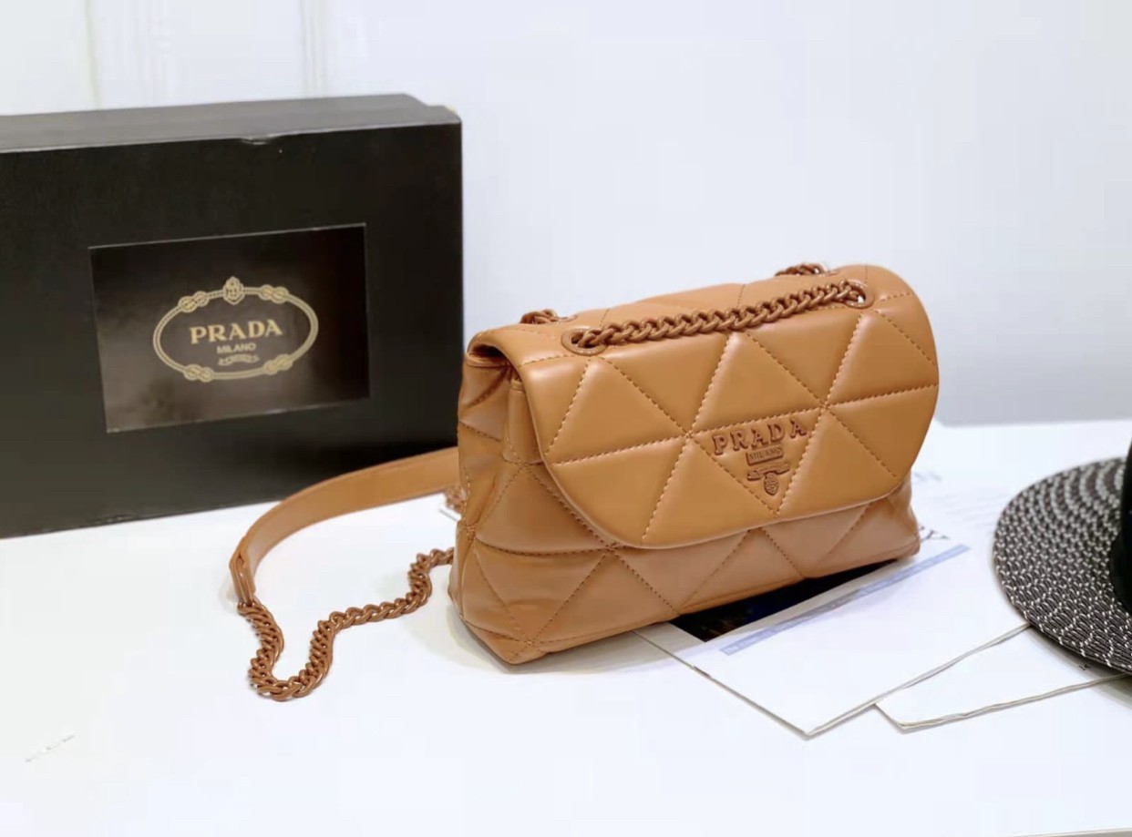 Prada black leather bag - Second Hand / Used – Vintega