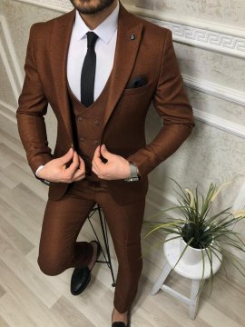 MEN' SUIT, 5 PIECES, HIGH QUALITY FABRIC MATERIAL, CUSTOMISED FULL AND FORMAL SUIT, BUTTONED FINISH DESIGN, ELEGANT OUT FIT, BROWN